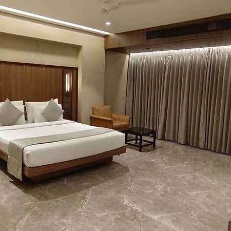 Hotel Archana Residency Мумбай Екстериор снимка