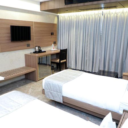 Hotel Archana Residency Мумбай Екстериор снимка