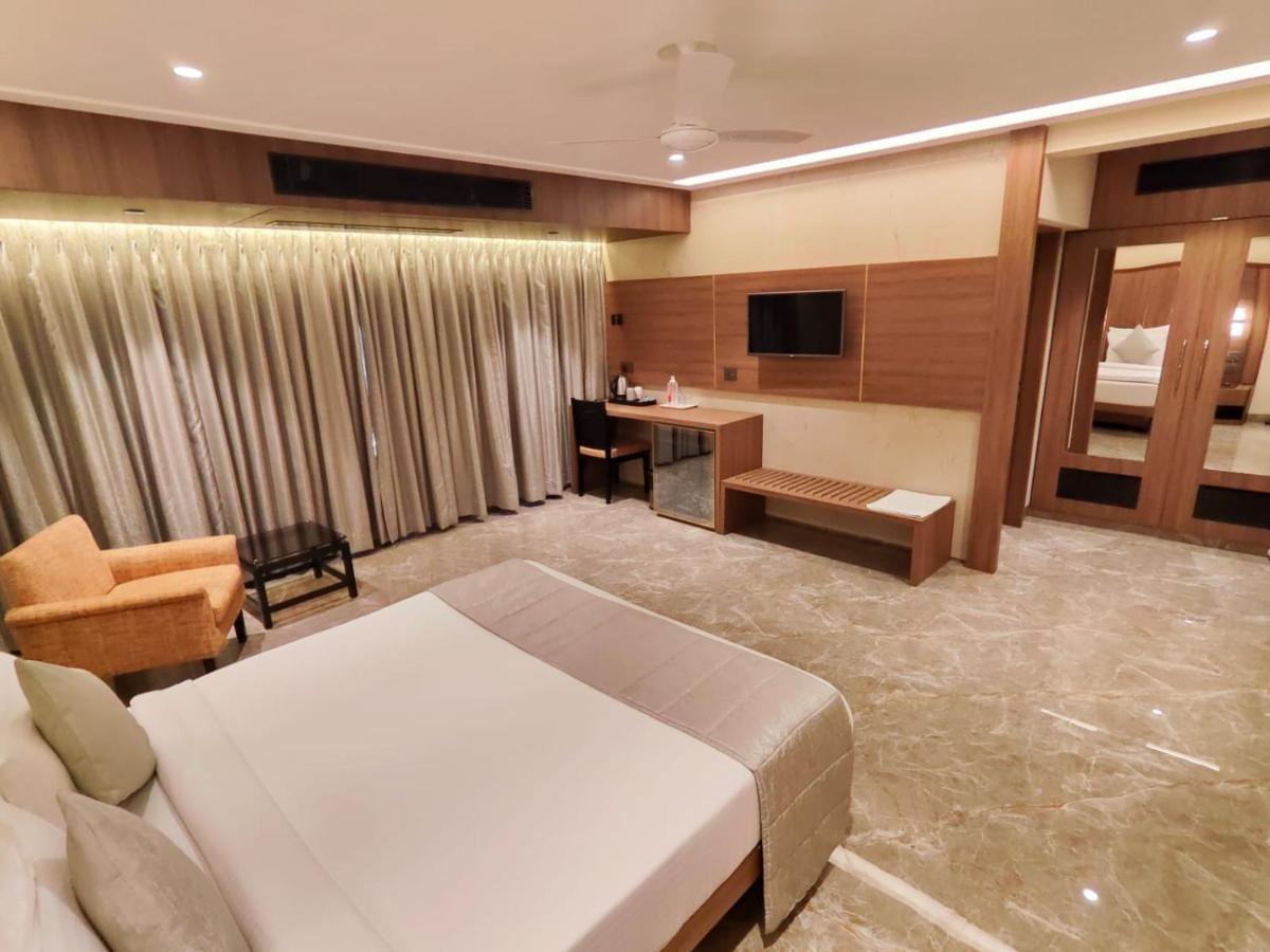 Hotel Archana Residency Мумбай Екстериор снимка