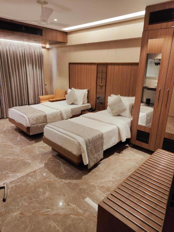 Hotel Archana Residency Мумбай Екстериор снимка
