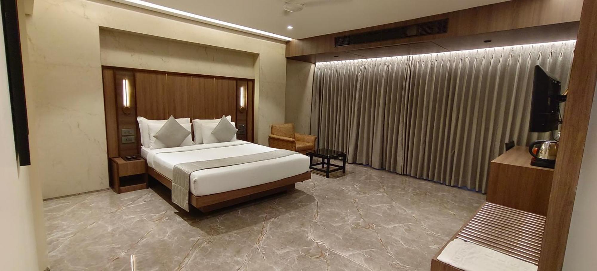 Hotel Archana Residency Мумбай Екстериор снимка
