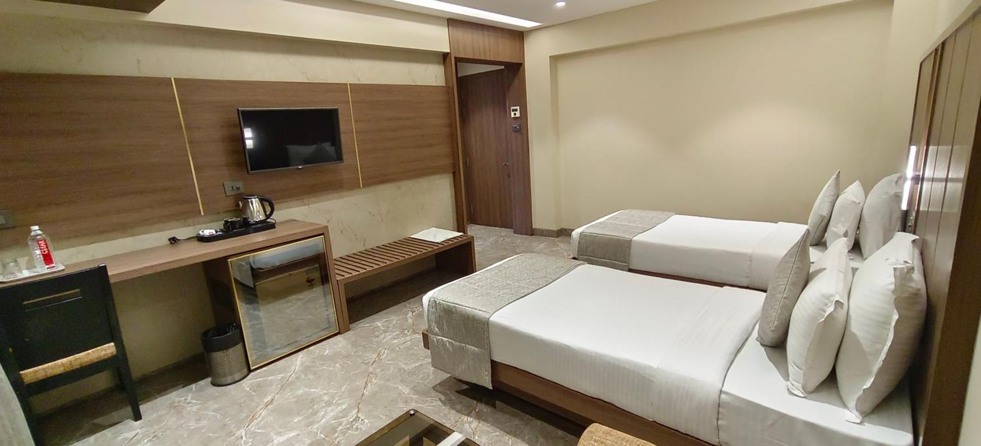 Hotel Archana Residency Мумбай Екстериор снимка