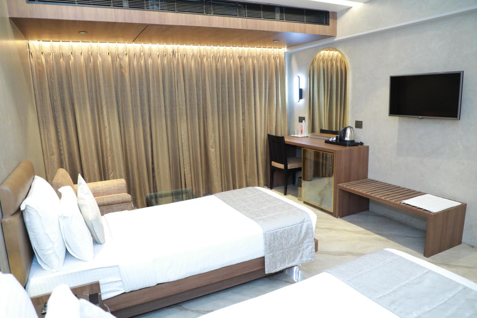 Hotel Archana Residency Мумбай Екстериор снимка