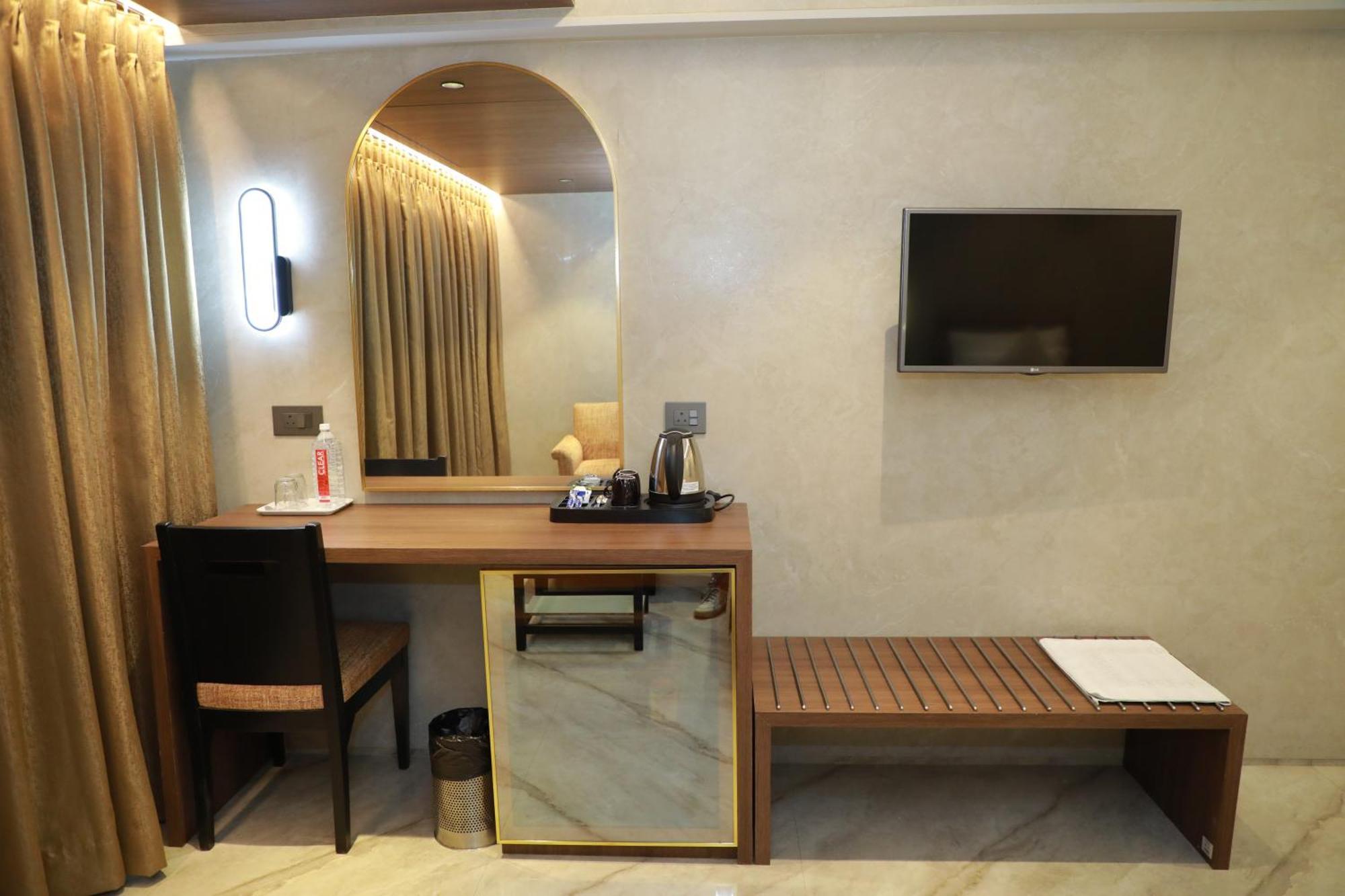 Hotel Archana Residency Мумбай Екстериор снимка