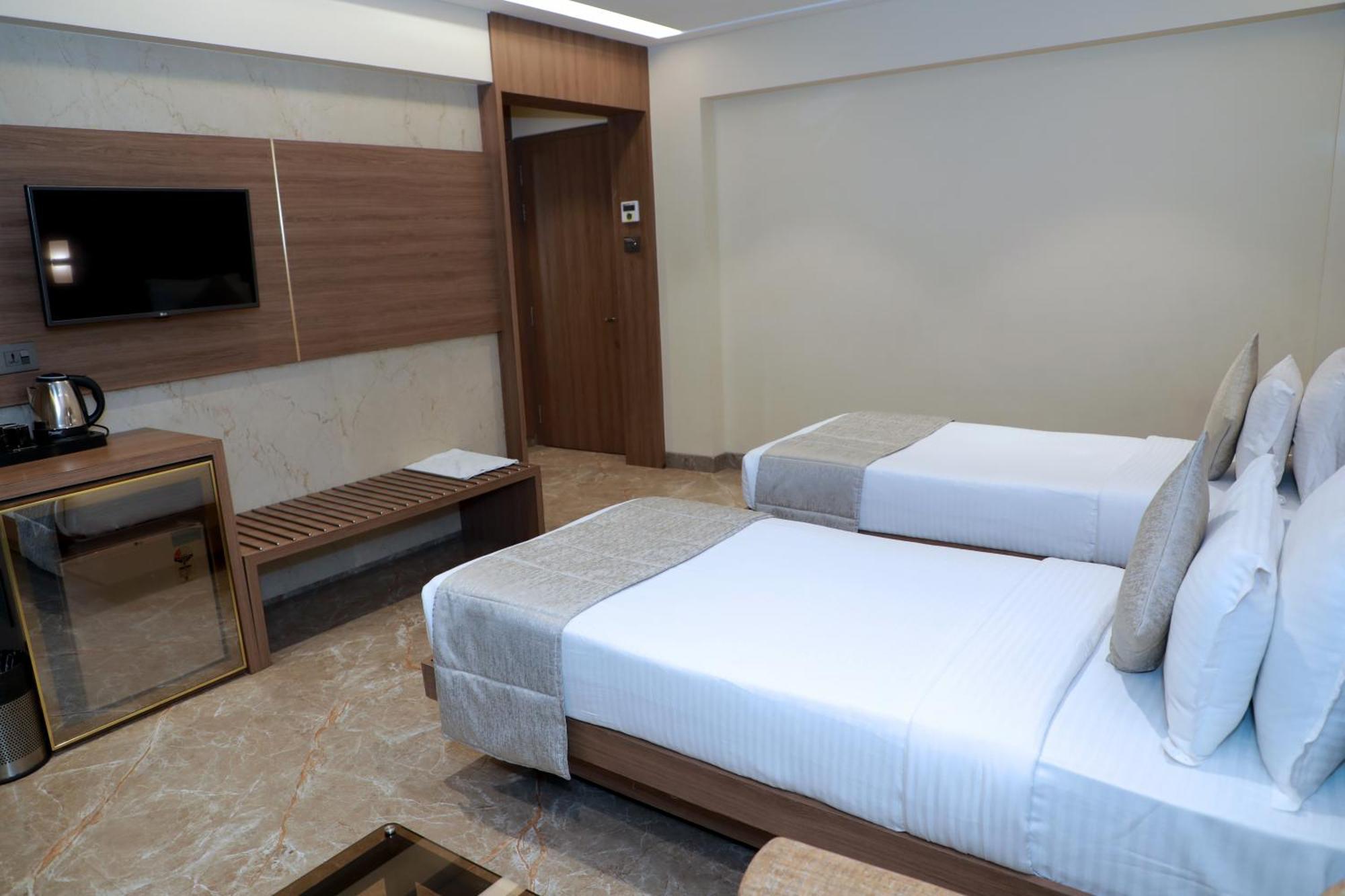 Hotel Archana Residency Мумбай Екстериор снимка