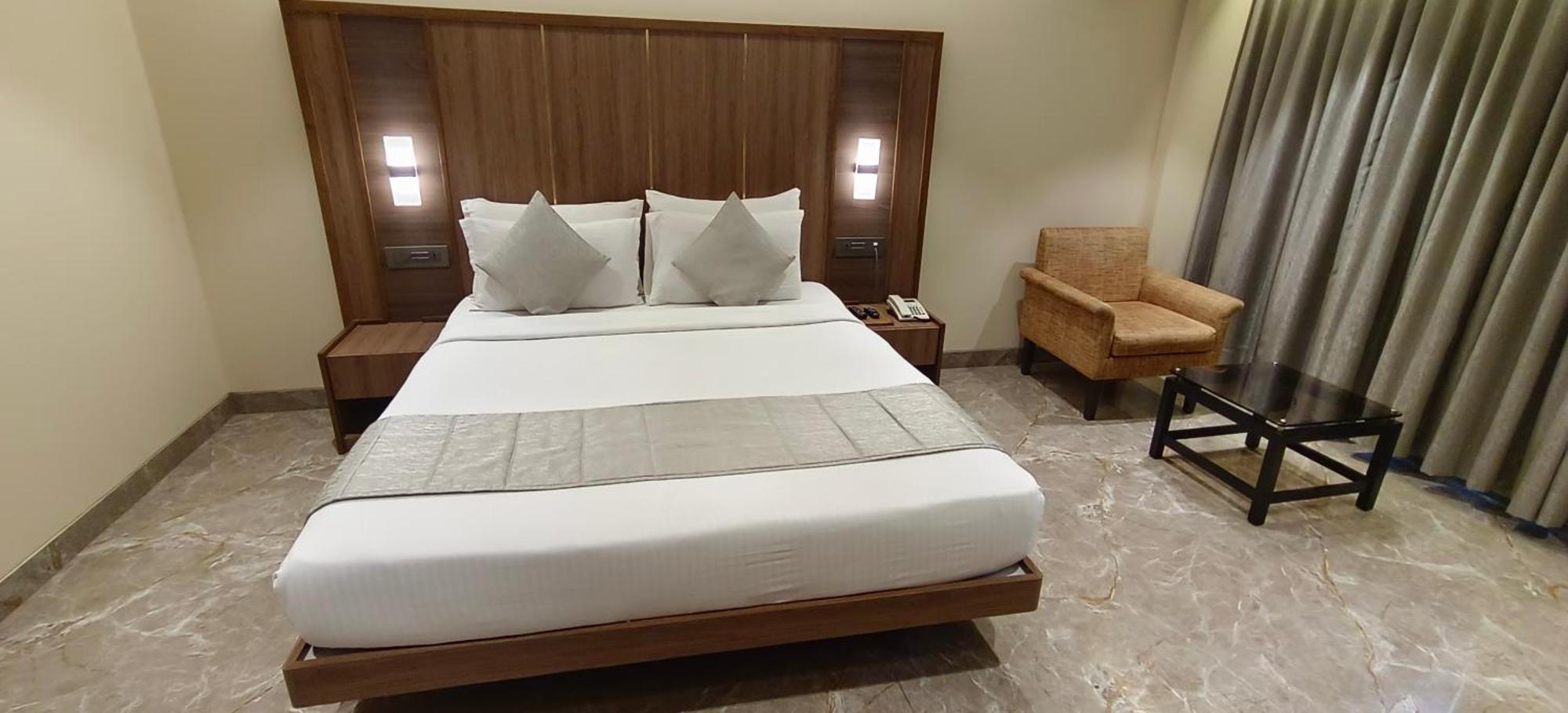 Hotel Archana Residency Мумбай Екстериор снимка