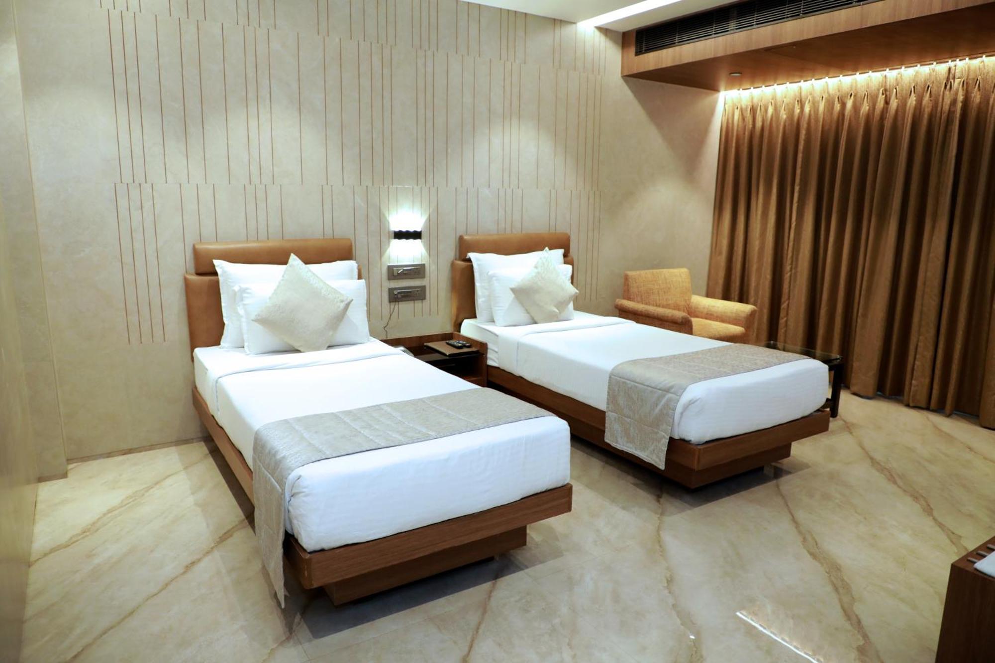Hotel Archana Residency Мумбай Екстериор снимка