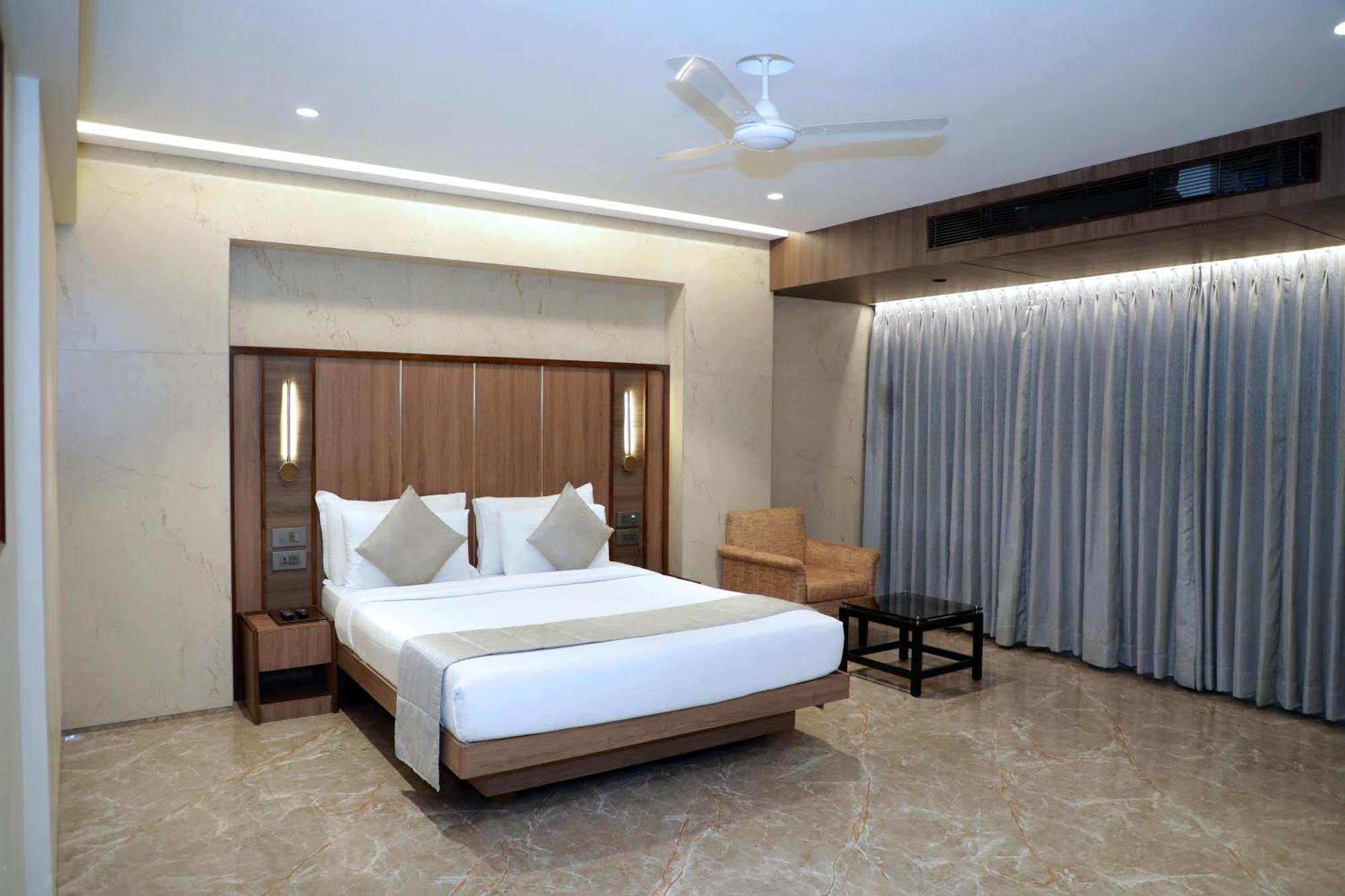 Hotel Archana Residency Мумбай Екстериор снимка