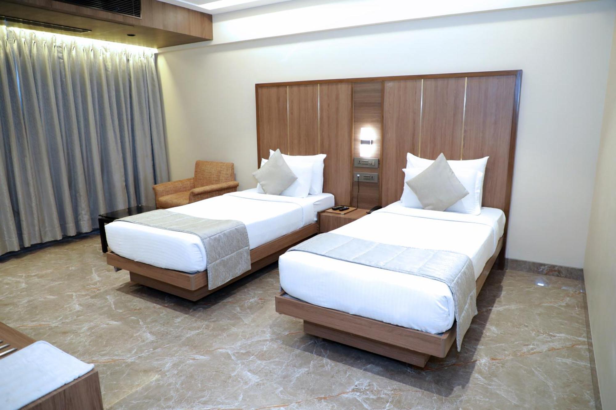 Hotel Archana Residency Мумбай Екстериор снимка